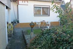 Potenzial: Einfamilienhaus mit großen Grundstück, Garten, Freisitz, Garage – Anbaumöglichkeiten! – Die vollständige Adresse der Immobilie erhältst du vom Anbieter., 65936 Sossenheim, Frankfurt am Main – Vorschaubild 2