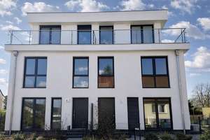 Moderne Doppelhaushälfte in Rangsdorf – viel Platz, Garten & Penthouse-Flair – Die vollständige Adresse der Immobilie erhältst du vom Anbieter., 15834 Rangsdorf – Vorschaubild 1