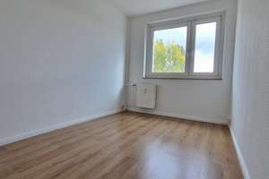 Großer Balkon - Wohnzimmer mit offener Küche - moderne Wohnung sucht Mieter – Bernhard-Kellermann-Str. 27, 39120 Leipziger Straße, Magdeburg – Vorschaubild 6