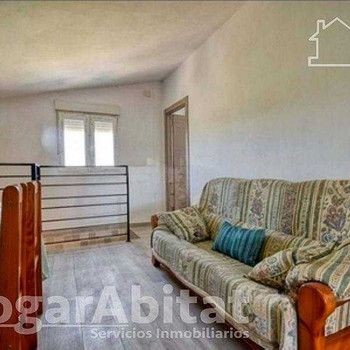 GROSSZÜGIGE VILLA MIT TERRASSE UND GARAGE