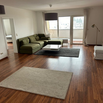 Tolle renovierte 3 Zimmer Wohnung mit schönem Sonnenbalkon