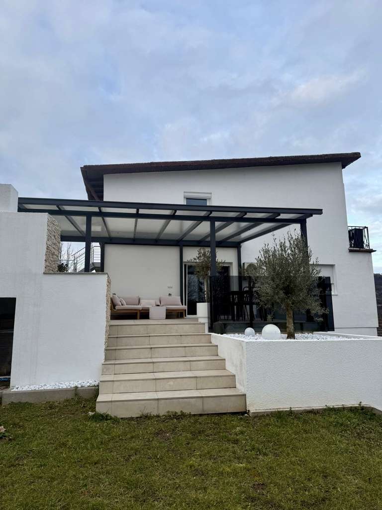 Immobilie in Obrigheim - Mehrfamilienhaus mit großem Grundstück unverbaubarer Aussicht und flexiblem Nutzungskonzept. - Bild 0