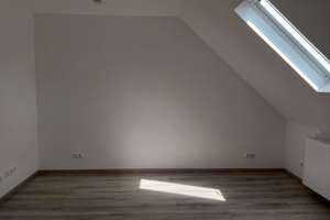 Neuwertige 1-Zimmer-DG-Wohnung mit Küche, Bad und separatem Abstellraum  – Hans-Zöller-Straße 2, 55130 Laubenheim, Mainz – Vorschaubild 7