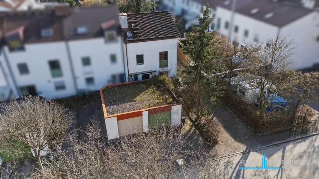 Immobilie in Taufkirchen - Reiheneckhaus mit Garage in Taufkirchen – Sanierungsobjekt mit viel Raum - Bild 0