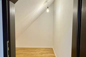 Lichtdurchflutete  Dachgeschoss-Maisonette-Galerie-Wohnung mit 5 Zimmer, Loggia, 3 Bäder und Kamin – Robert-Stolz-Str. 15, 40470 Mörsenbroich, Düsseldorf – Vorschaubild 31