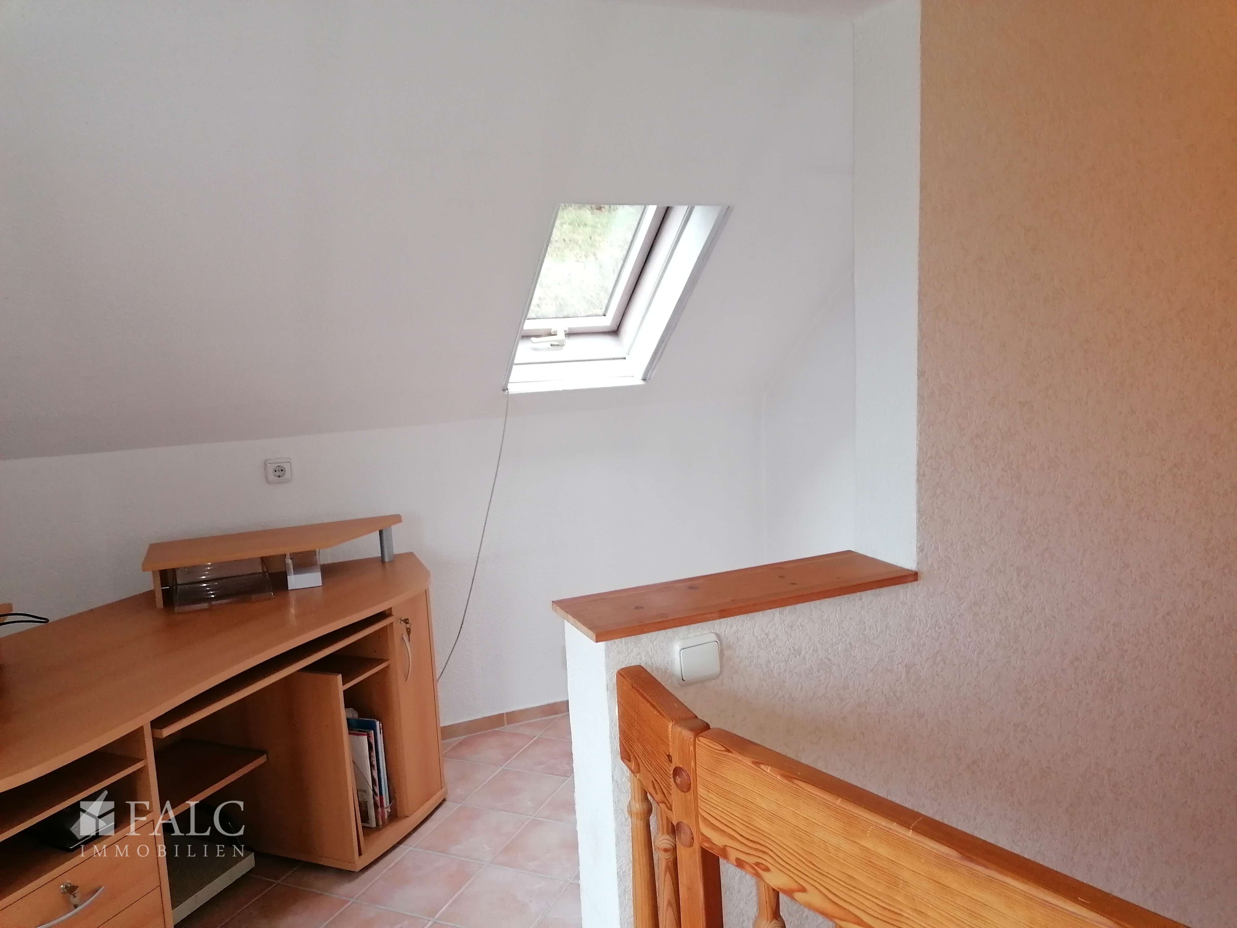 Immobilie in Eichenbühl - --Einfamilienhaus mit Einliegerwohnung mit super Fernsicht-- - Bild 5