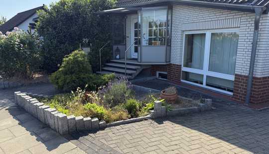 Bild von Geräumiges 7-Raum-Einfamilienhaus mit Doppelgarage, Carport in Burgdorf