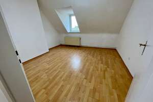 Tolle 2-Zimmer- Dachgeschosswohnung in zentraler Lage Hannovers - ideal angebunden! – Vahrenwalder Str. 147, 30165 Vahrenwald, Hannover – Vorschaubild 2