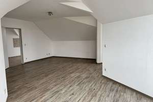 Charmante Dachgeschosswohnung mit toller Aussicht! Im Zentrum von Essen-Kray! – Krayer Straße 227, 45307 Kray, Essen – Vorschaubild 3