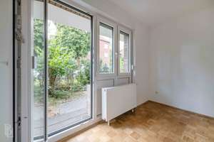 Stilvoll renovierte 2-Zimmer-Wohnung mit Parkett, Einbauküche und Tiefgarage in Berlin-Pankow – Die vollständige Adresse der Immobilie erhältst du vom Anbieter., 13156 Niederschönhausen, Berlin – Vorschaubild 2