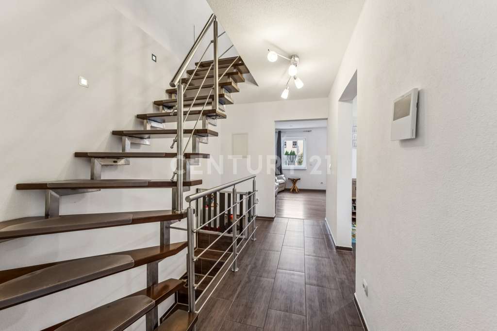 Immobilie in Altötting - Doppelhaushälfte mit viel Platz, Terrasse und Carport – zentral und dennoch ruhig in Altötting - Bild 4