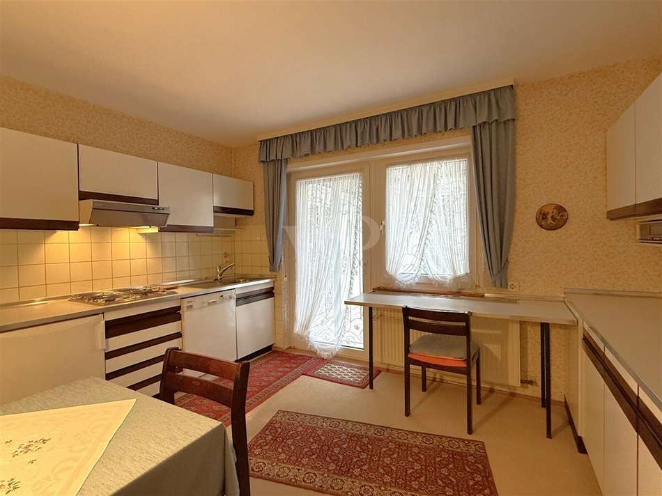 Küche mit Zugang auf die Terra