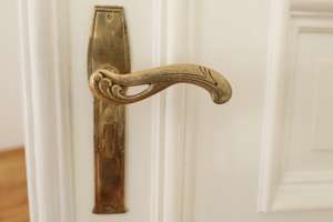 PRAKTISCHES ERDGESCHOSS - SCHÖNE HOLZDIELEN,& STUCK- IM RHEINGAUVIERTEL, NÄHE HEIDELBERGER PLATZ – Johannisberger Str. 1a dd, 14197 Wilmersdorf, Berlin – Vorschaubild 12