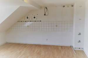 schöne 2-Zimmer-DG-Wohnung mit Wohnküche und Wannenbad - ab sofort zu vermieten! – Am Bocklerbaum 21, 45307 Kray, Essen – Vorschaubild 9