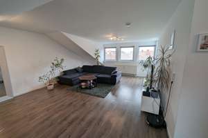 Moderne 2-Zimmer-DG-Wohnung mit sonnigem Balkon