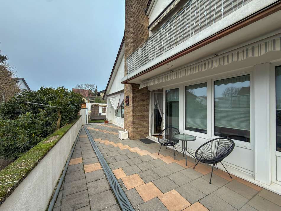 Aussen Terrasse a seitlich