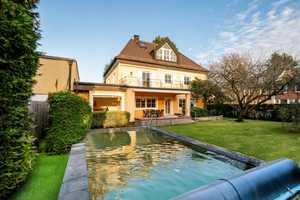 AIGNER - Rarität in Bestlage: Historische Villa mit Garten und Außenpool im Blumenviertel – München – Vorschaubild 1