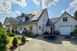Reserviert: Gepflegtes Einfamilienhaus mit Garage, Carport, Wintergarten, PV-Anlage! – Die vollständige Adresse der Immobilie erhältst du vom Anbieter., 25821 Bredstedt – Vorschaubild 2