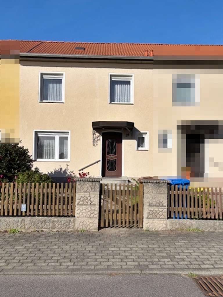 Immobilie in Braunsbedra - Charmantes Reihenmittelhaus mit Garten, 2 Garagen und Wintergarten in ruhiger Lage von Braunsbedra - Bild 0