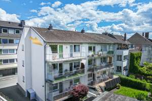 Gepflegte 3-Zimmer-DG-Wohnung mit Sonnenbalkon und PKW-Garage in beliebter Lage von Bonn - Kessenich