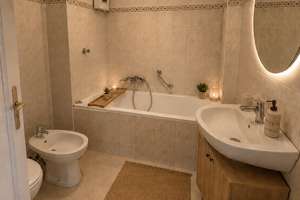 Helle, gepflegte 2 Zimmer-Wohnung mit Balkon auf Erbpacht-Grundstück im alten Teil von D-Oberkassel – Die vollständige Adresse der Immobilie erhältst du vom Anbieter., 40545 Oberkassel, Düsseldorf – Vorschaubild 9
