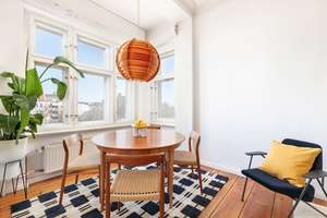 Blick aufs Maybachufer: Wunderschöner 2 Zimmer Altbau, 4. OG, Ost-Loggia, Erker, Wasserblick – Maybachufer 47, 12045 Neukölln (Ortsteil), Berlin – Vorschaubild 1