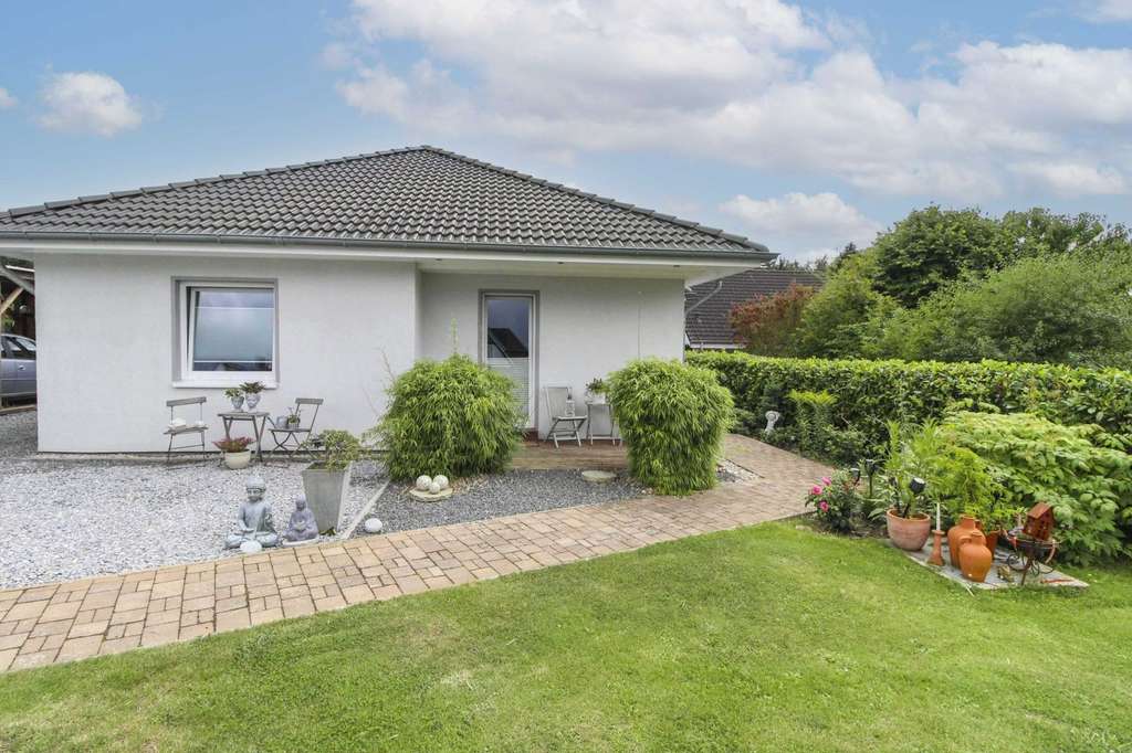 Traumhafter, energieeffizienter Bungalow mit schönem Garten und Sonnenterrasse in Lübeck-Moisling