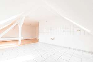 Helle Dachgeschoss-Wohnung | Ruhige Wohnlage | Tageslichtbad mit Wanne – Diakonissenstraße 4, 4177 Altlindenau, Leipzig – Vorschaubild 4