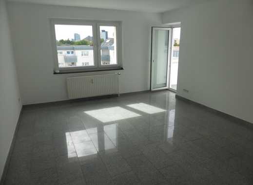 3-Zimmer Wohnung mit Balkon und Domblick, nahe FH und Köln Arcaden