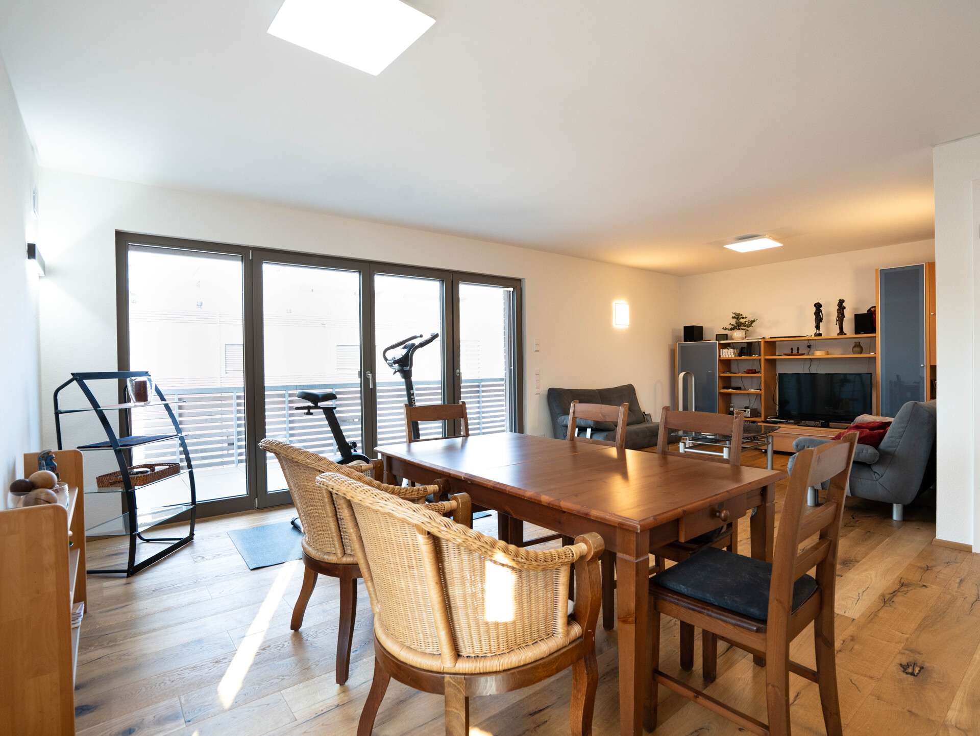 Immobilie in Wolfegg - Penthousewohnung mit Dachterrasse und Blick ins Grüne + TG-Platz und Außenstellplatz - Bild 4