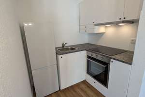Stilvoll modernisiert: 1,5-Zimmer-Wohnung mit gehobener Ausstattung, Balkon & Fussbodenheizung – Grünauer Straße 56, 12524 Altglienicke, Berlin – Vorschaubild 6