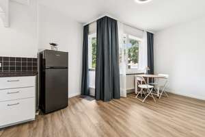 Bezugsfreie, modernisierte 1-Zimmer Hochp.-Wohnung mit Westbalkon in ruhiger Wohnlage von Lankwitz
