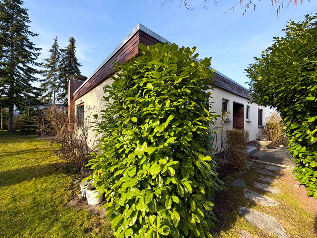 Immobilie in Ahorn - Ruhig gelegener Bungalow mit schönem Garten, Garage und Nebengebäude - Bild 3