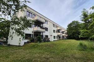 Helle, moderne Dachgeschosswohnung mit Süd-Balkon und Waldblick