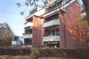 Ab dem 01.06. : Gepflegte 2-Zimmer-Wohnung mit Loggia, Einbauküche und Außenstellplatz in Elmshorn