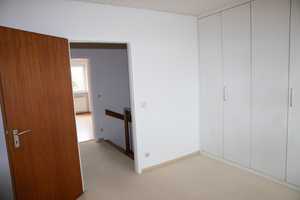 Charmantes Reihenmittelhaus in Nürnberg-Großgründlach: Einbauküche, Garage, ruhige Lage. – Bad Brückenauer Straße 24b, 90427 Nürnberg – Vorschaubild 23
