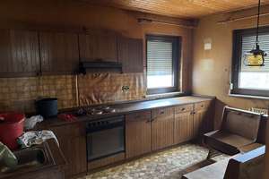 Kleines Stadthaus, großes Potenzial: 4 Zimmer, Garage & Dachboden in Top-Lage – Die vollständige Adresse der Immobilie erhältst du vom Anbieter., 89340 Leipheim – Vorschaubild 2