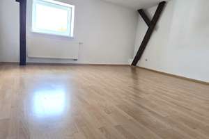 Geräumige Wohnung mit Fachhausflair