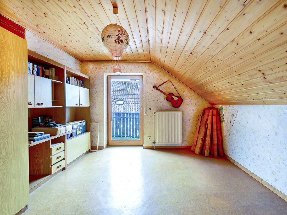 Immobilie in Marxzell - Familienfreundlich & ruhig: Einfamilienhaus mit Einliegerwohnung, Garten, Terrasse und Balkon - Bild 4