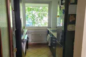 Gut geschnittene 4 Zimmerwohnung mit Balkon in Düsseldorf-Knittkuhl. – Am Schultersbusch 19, 40629 Düsseldorf – Vorschaubild 6