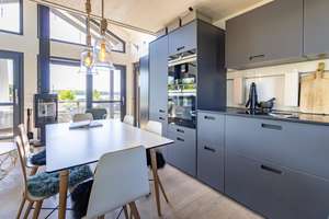Design-Ferienhaus mit Sauna, Kamin & Wasserblick – Die vollständige Adresse der Immobilie erhältst du vom Anbieter., 23570 Travemünde, Lübeck – Vorschaubild 6