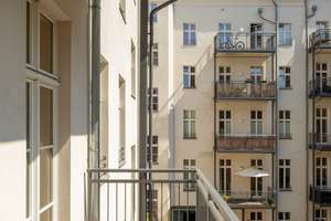Frisch renovierte Altbauwohnung mit Balkon in den Fehrbelliner Höfen – Die vollständige Adresse der Immobilie erhältst du vom Anbieter., 10119 Mitte (Ortsteil), Berlin – Vorschaubild 2