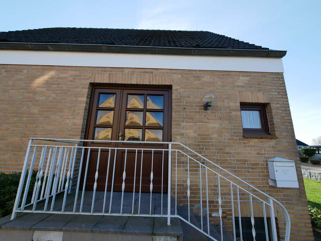 Immobilie in Bilsen - Idyllisches Einfamilienhaus mit Garage, Nebengebäude & großem Garten am Feldrand - Bild 4