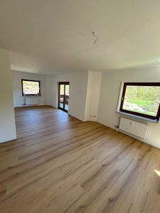 Helle 3 Zimmerwohnung mit Stellplatz + Balkon, sofort bezugsfrei
