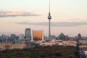 Bright 5-room apartment with balcony and underfloor heating – available on weekends 📞 0172-3261193