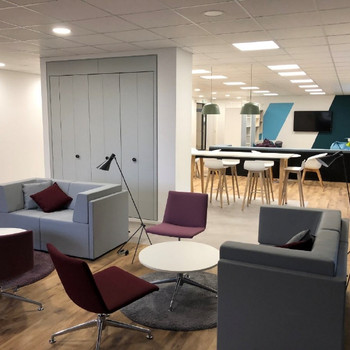 STOCK - Loftflächen | begrünter Innenhof  | modern