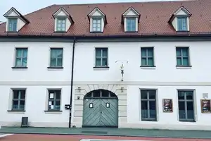 Möbliertes, zentral gelegenes Studentenzimmer in 2er Mädels-WG zu vermieten – Hauptstrasse 103, 91054 Erlangen – Vorschaubild 2