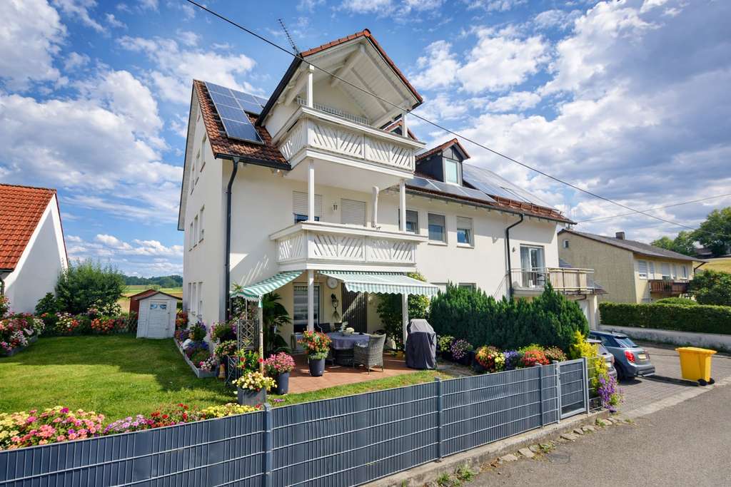 Immobilie in Schwabhausen - Bestlage Arnbach: Sonnige 2,5 Zi. Gartenwohnung mit Balkon und 2x Stellplatz - Bild 0