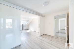 Lichtdurchflutetes Wohnerlebnis mit Weitblick – DG-Wohnung mit Dachterrasse