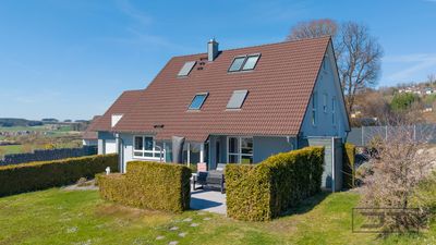 Wohngefühl par excellence: 2025 modernisiertes EFH mit einzigartigem Fernblick, Kamin & Pool!